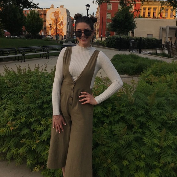 MEET YOUR POSHER💃🏽 - Picture 2 of 6